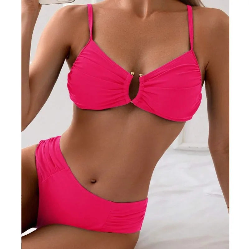MILENA | Bikini met Decoratieve Cut-Out en Elegante Ondersteuning voor Zomerse Dagen